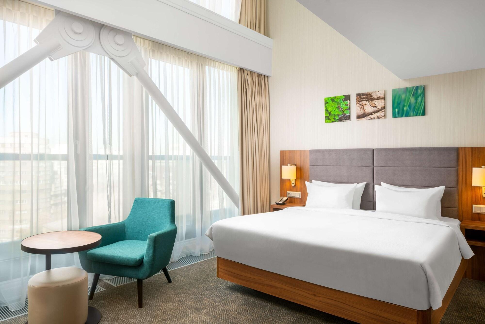 Hilton Garden Old Town 4*